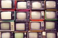 Установка, подключение и настройка телевизора (50″ — 65″)